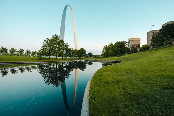 pond reflection of the Gateway Arch